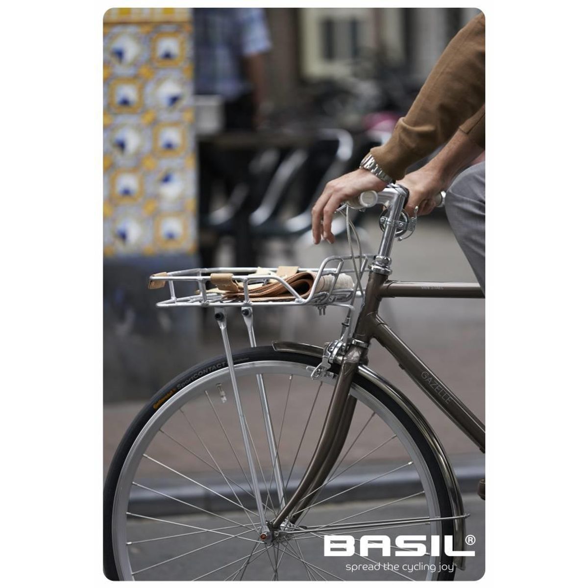 Basil Portland Front Carrier Black/Chrome
