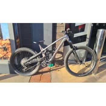 Ex-Demo Trek Slash 8 Gen 6 Mercury L