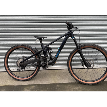 Ex-Demo Trek Slash 8 Gen 6 Marianas Blue M